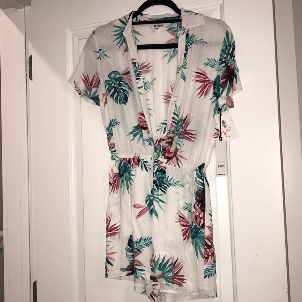 Never worn, tag still on, BB DAKOTA romper!!